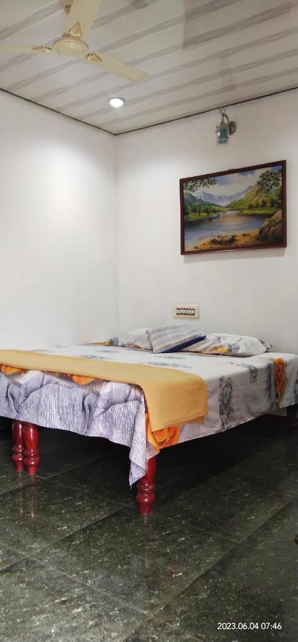 Floral Homestay Теккаді Екстер'єр фото